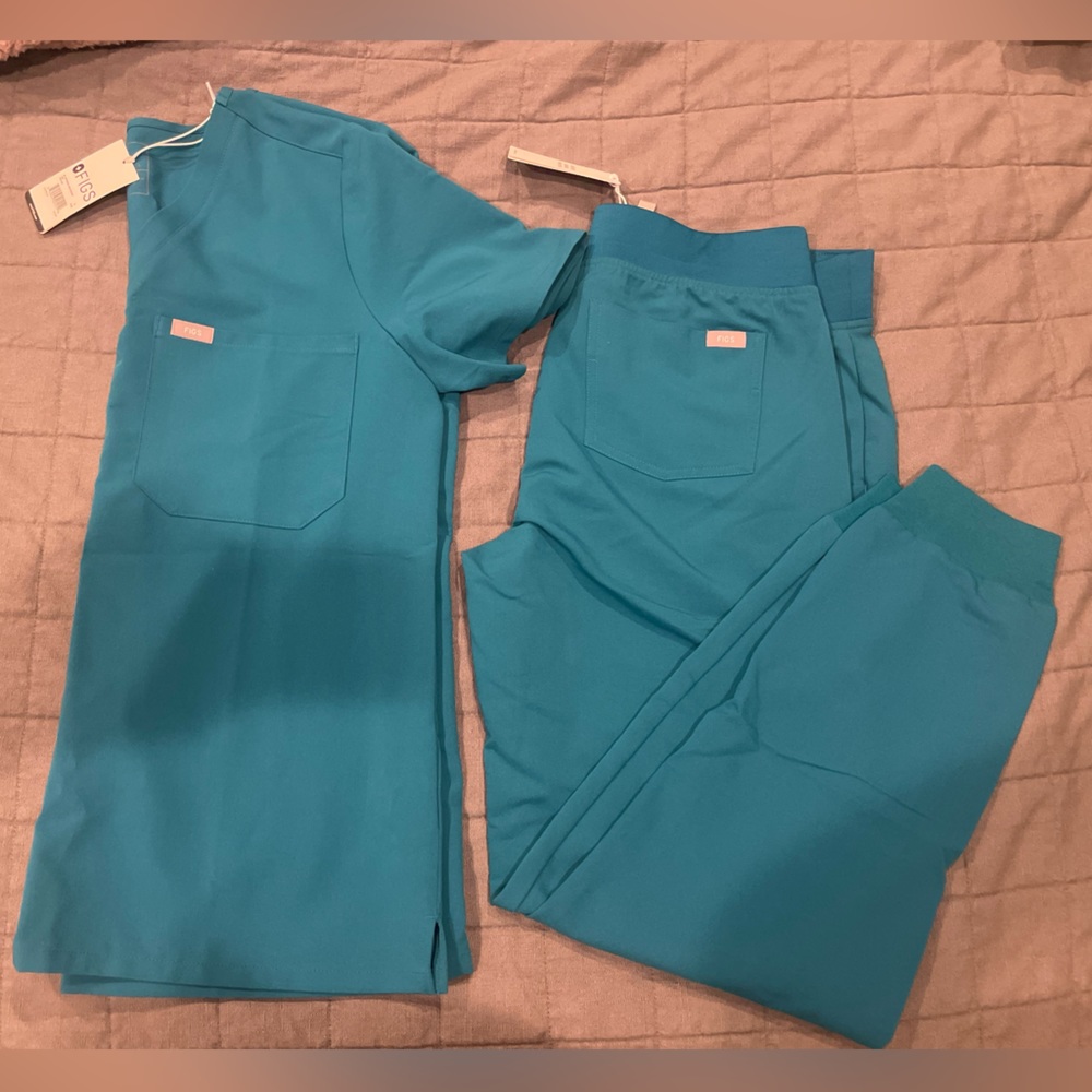 Figs Women Zamora Jogger Set in Color Pacific Blue